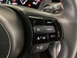 【アダプティブ・クルーズ・コントロール】予め設定した車速内でクルマが自動的に加減速。 前走車との適切な車間距離を維持しながら追従走行し、高速道路でのドライバーの疲労を軽減してくれる嬉しい機能付♪