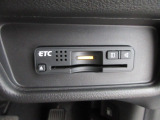 ETC付。高速道路の料金所はキャッシュレスで通過です。サービスエリア等にあるスマートインターの出入りも利用可能でとっても便利。ご納車後すぐにお使い頂けるようセットアップしてのお渡しとなります。