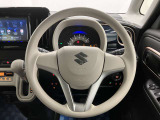 【ハンドル回り】インテリアに合わせたデザインのステアリングは、運転される方のことも考え、運転しやすい形状、大きさです。ぜひ一度、実際に触ってお確かめください。
