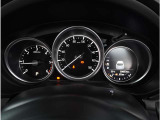 【明るく見やすいメーター】視認性が良く明るく見やすいメーター。運転者にとって見やすいメーターは運転していても疲れないですよね。