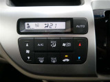 「オートエアコン」が付いています。1年中快適な室内を提供!車内温度を設定すると、風量を自動で調節してくれます。