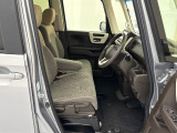 車内はベージュ基調としており明るい雰囲気を感じられます