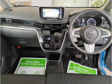 見易い計器類と運転し易いドライビングポジションは、視角も少なく前方&左右の見切りが良く運転し易いクルマです