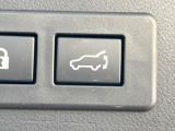【パワーバックドア】スマートキーや運転席のボタンを押すだけでリアゲートが自動で開閉します!荷物を持っている時や、高い位置にあるバックドアを閉める際に便利な機能です♪