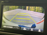 【バックカメラ】駐車時に後方がリアルタイム映像で確認できます。大型商業施設や立体駐車場での駐車時や、夜間のバック時に大活躍!運転スキルに関わらず、今や必須となった装備のひとつです!