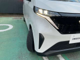 白色LEDを使用したヘッドライトは明るいのに節電、しかも長寿命。さらにトンネルなどで自動で点灯・消灯してくれる、便利なオートライトがついています!