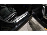 メルセデスジャパンが定めるサーティファイドカー(認定中古車)として登録を致しますので、納車時にはタイヤやバッテリー等も規定以下の数値であれば、整備代金を頂かず、無償で交換となります。ご安心下さい。