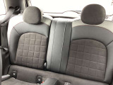 MINIの各モデルに合わせて造られたオリジナルのフロアマット。毛足のしっかりしたマットとなっており、足元も新品で気持ち良くお乗り頂けます!!(別売り)