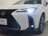 レクサスの顔は個性的なランプ類が際立っています。