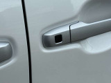 両側ともに電動パワースライドドアとなっております。