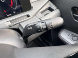 先行者や対向車のライト、道路周辺の明るさに合わせて、ハイビームとロービームを自動で切り替えます。切り替え忘れによるうっかりハイビームがなくなります!