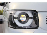 LEDヘッドライトで夜間の視認性も高く、更にオートライト搭載で、車外の明るさを感知し自動でライトを点消灯します。またエンジンOFFにすれば一緒に消灯し、消し忘れやトンネル走行時などに非常に重宝します!