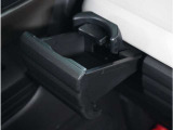 【ドリンクホルダー】快適なドライブには必須のドリンクホルダー。ドライブスルーも良し、家からドリンクを持って行っても良し、楽しいドライブを。
