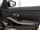 BMWプレミアムセレクション前橋では、高年式低走行モデルからMモデル、年式が経ちなかなかディーラーでは見かけないモデルまで幅広いラインナップで認定中古車を取り扱っております。品質に自信があります。