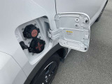 充電口右側です