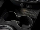 センターコンソールの前方に2個並んで配置されているのが特徴です。MINIのアイコンである「丸」のモチーフが落とし込まれており、手の届きやすい位置で使いやすいです。