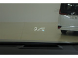 カラーヘッドアップディスプレイ付き。少ない視線移動で情報を確認できるので、運転の疲労軽減に繋がりますよ♪