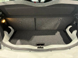 荷室は荷物を隠せるトノカバー付!充分な荷室の広さです!
