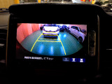 バックカメラの画像です。ガイドラインがスムースな車庫入れをサポートいたします。車庫入れの安心感がアップしますね。