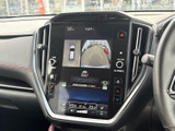 周囲の映像と車両位置を画面で確認でき、駐車時の周辺確認をサポートします。車両後方や周囲の様子を把握しやすく、日常の駐車に便利です。