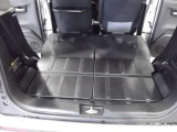 シートを倒すとこんなに広々空間が!大きなお荷物を乗せる時でも心配ありません!