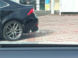 【カラーヘッドアップディスプレイ】現在の速度や走行情報をデジタル表示で運転席前方のガラスに投影!カラー付きで視認性も高く、運転中目線をずらさず必要な情報を確認できるのでとっても便利で安心!