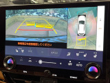 【パノラミックビューモニター】専用のカメラにより、上から見下ろしたような視点で360度クルマの周囲を確認することができます☆死角部分も確認しやすく、狭い場所での切り返しや駐車もスムーズに行えます。