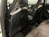 全ての席が主役席なのは、メルセデスならではの特徴です。快適なドライビングが、リラックスした車内空間を作りだします。