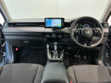 【前方視界】開放的な前方視界!運転がしやすく疲れにくいです♪窓が大きく、見通しがとっても良いおクルマですよ♪