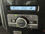 【オートエアコン】AUTOボタンを押してお好みの温度を設定!快適な室温でドライブをお楽しみいただけます♪