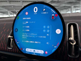 デジタルスピードメーター、航空機のコックピット操作箇所と同じ配色で目が疲れにくいように設計されてます。