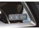 運転席側にまとめられたライト操作スイッチ。手の届きやすい位置に配置されています。