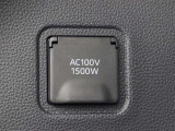 便利なアクセサリーコンセント(AC100V・1500W)が装備されています。ハイブリッドカー特有の大容量の電気エネルギーによりアウトドアシーンや停電などの非常時に便利な機能です。