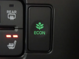エンジン、エアコンなどを制御し低燃費な『ECONモード』に、また走りを楽しみたいとき、空調など快適性を重視したいときにはスイッチOFFで通常モードに切り替えができます!