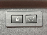 【パワーバックドア】スマートキーや運転席のボタンを押すだけでリアゲートが自動で開閉します!荷物を持っている時や、高い位置にあるバックドアを閉める際に便利な機能です♪