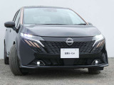 アダプティブLEDヘッドライト。フロントカメラで前方の状況を検知し対向車や先行車に眩しい思いをさせることなく必要なところだけを遠くまで照射します。