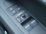 シートメモリ搭載!3つのシートポジションを登録できるので、複数の方が運転する場合でもワンタッチでベストなシートポジションまで移動します!