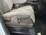 ★運転席ハイトアジャスター★ 運転される方によってシートの高さが調節できます!自分に合ったドライビングポジションで運転がさらに快適に♪
