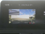 メーカーオプションの前後ドライブレコーダー付きです。