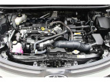 エンジンルームの樹脂部分は丁寧に磨いてツヤをだしています。当社の中古車のエンジンルームクリーニングはとても自信があります★