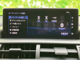 オーディオソースを一覧から選べる画面で、ラジオやディスク、Bluetoothなどの項目を確認できます。目的に合わせて音源を選びやすく、車内での音楽や情報の利用に便利です。