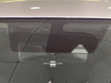 【エマージェンシーブレーキ】走行中に前方の車両等を認識し、衝突しそうな時は警報とブレーキで衝突回避と被害軽減をアシスト。より安全にドライブをお楽しみいただけます。