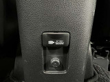 後席の足元にはAC100V電源!1500Wまで使用出来て、非常時の給電車としてもお使いいただけます!