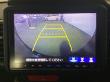 後方確認が便利なバックカメラ搭載、駐車時も安心です!!