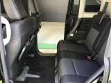 運転席側の後部座席内装も綺麗ですよ、