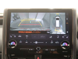 パノラミックビューモニター付きです。車両を上から見たような映像をディスプレイオーディオ画面に表示。運転席からの目視だけでは見にくい、車両周辺の状況をリアルタイムでしっかり確認できます。
