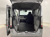 コンテナ型の室内空間はスペースをムダなく使い、たくさんの荷物を積む事が可能です。