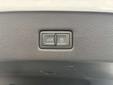 【オートマチックテールゲート】スイッチ操作でテールゲートの自動で開閉!重いテールゲートを手動で開閉する手間がなく、荷物の積み降ろしもスムーズに行えます!