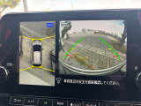 車庫入れが不安な方必見です!白線や車間を空から見下ろしたような画像で一目で分かって車庫入れも安心。周囲に動くものがあれば表示とブザーでお知らせしてくれるのでさらに安心です。