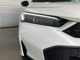 フルLEDヘッドライト、デイタイムランニングランプ付きです